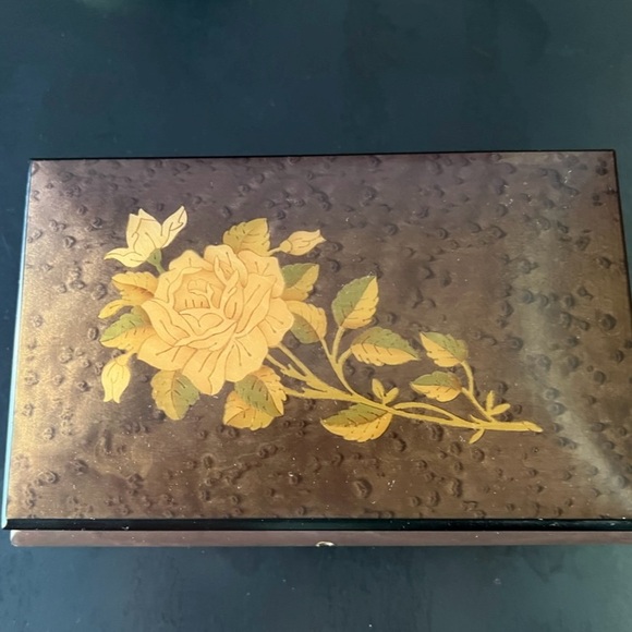 Vintage San Francisco Music Box Company Musical Jewelry Box. - Picture 6 of 6